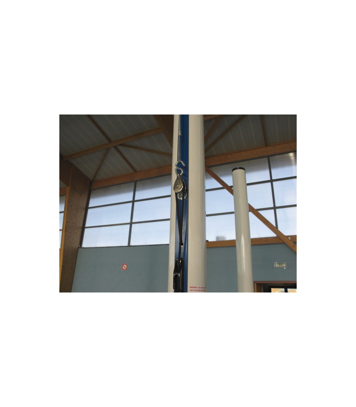 ZOOM CABESTAN POTEAU CENTRAL VOLLEY-BALL SCOLAIRE ALUMINIUM