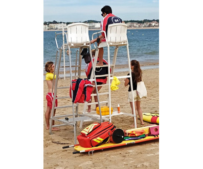 PIED PARASOL CHAISE DE SURVEILLANCE OU CHAISE ARBITRE TENNIS