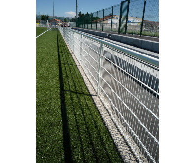MAIN COURANTE TERRAIN DE FOOTBALL OU RUGBY