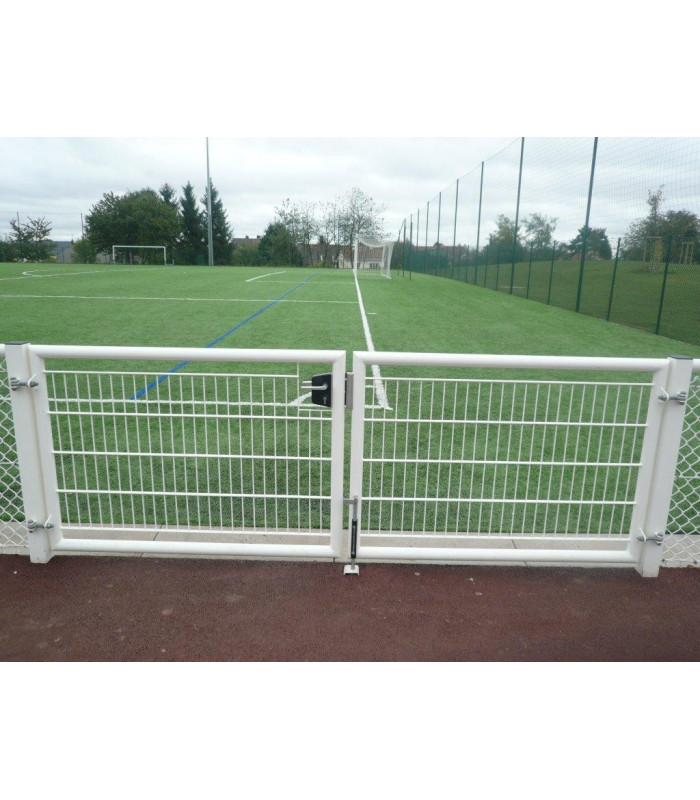 MAIN COURANTE TERRAIN DE FOOTBALL OU RUGBY PORTILLON TREILLIS
