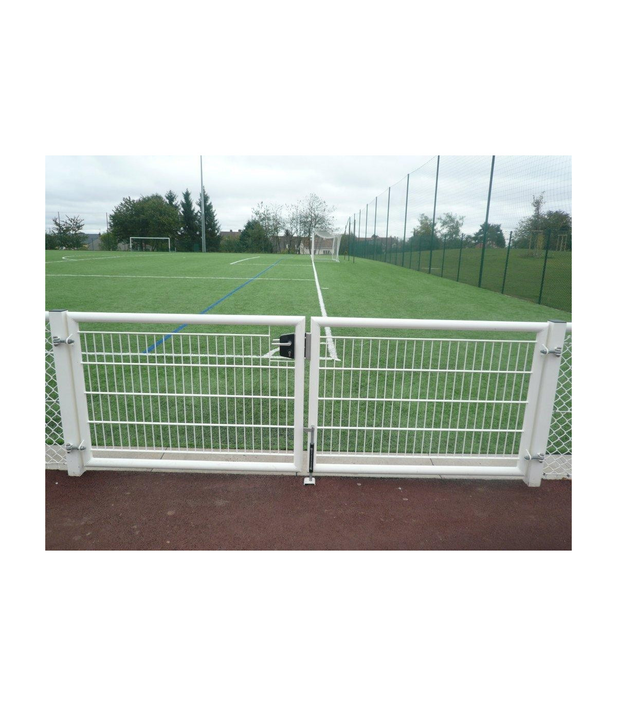 MAIN COURANTE TERRAIN DE FOOTBALL OU RUGBY PORTILLON TREILLIS