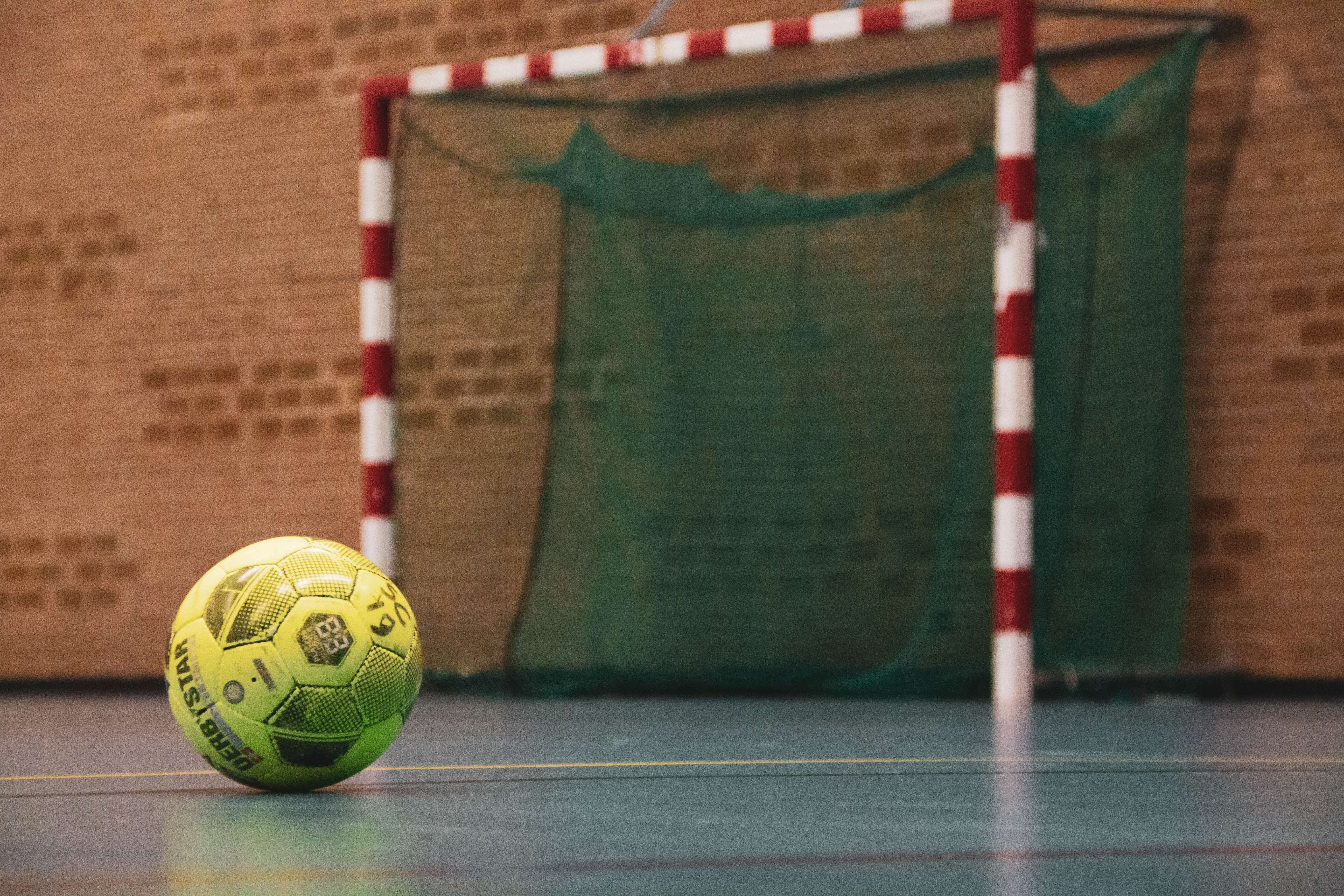 ballon handball devant but handball