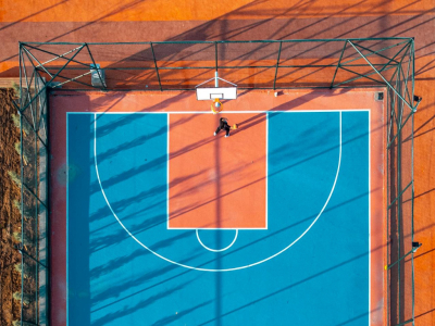 Tout savoir sur les équipements et les normes pour un terrain de basket-ball