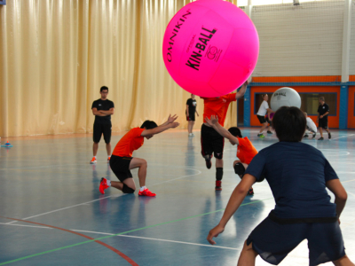 Comment intégrer le Kin-Ball dans les cours d'EPS