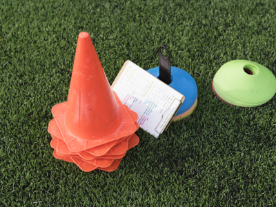 Plots ou cônes de sport : lesquels choisir pour vos entraînements ?