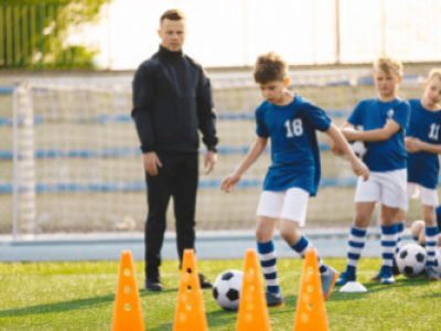 Cônes et plots de football : un indispensable de l'entrainement !