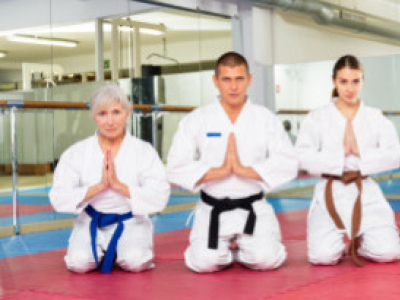 Pourquoi les judokas saluent le tatami ?